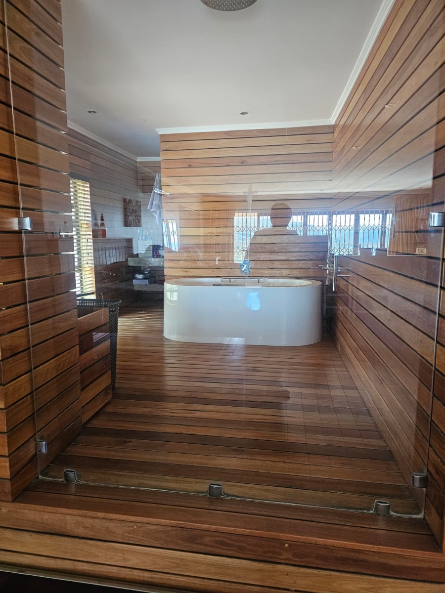 5 Bedroom Property for Sale in Gonubie North Eastern Cape